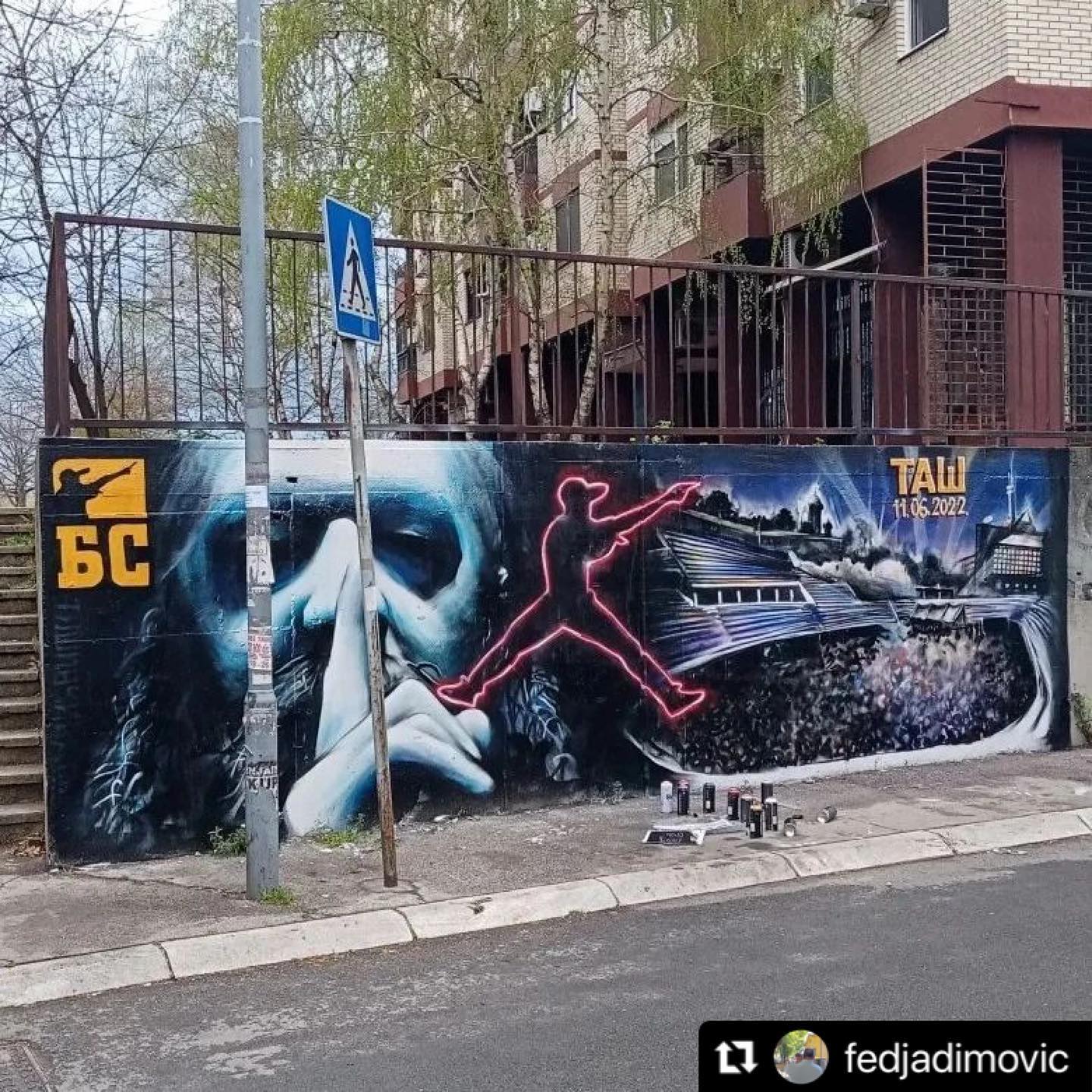 #Repost @fedjadimovic with @make_repost
・・・
#bsbs #beogradskisindikat #sindikat #fedjadimovic #skabo #škabo #serbianhiphop #srpskihiphop #exyuhiphop #balkanrap #alalvera #svedoksaradnik #divljina #baladadisidenta #murali #exyugrafiti #graffitiart #streetart #exyu #beogradskigrafiti